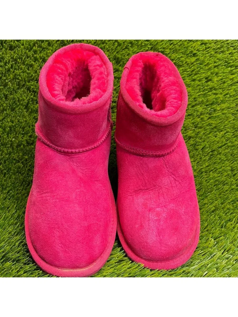 UGG Classic Mini II Girls Size 4Y Hot Pink Classic Outdoor Suede Winter Boots